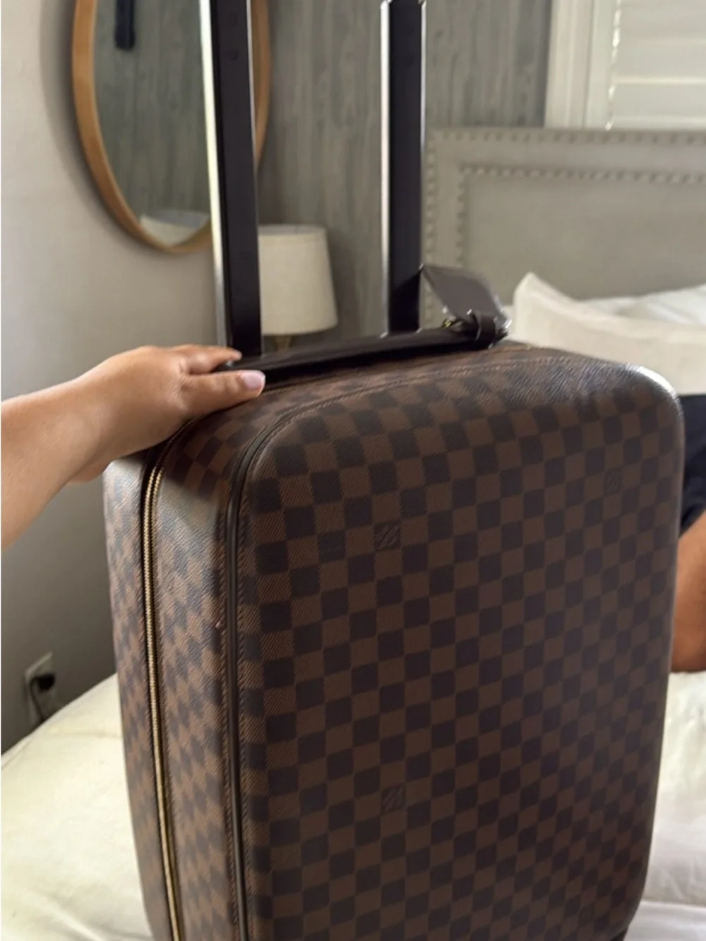 Louis Vuitton
Monogram Zephyr Hard Case Luggage Bag 55 Brown **** Zipper**** - Picture 3 of 14